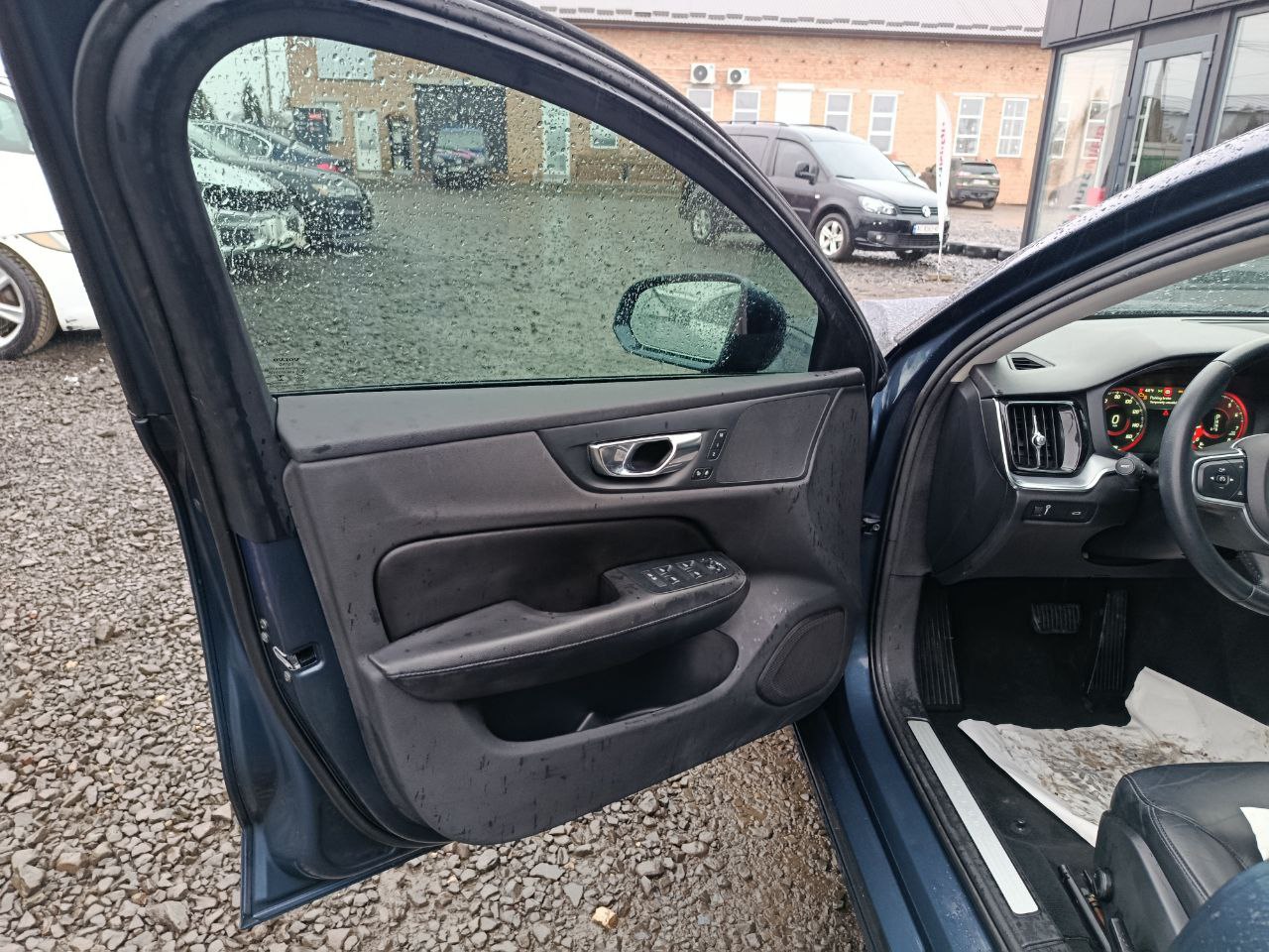 VOLVO S60 T5 MOMENTUM 2020