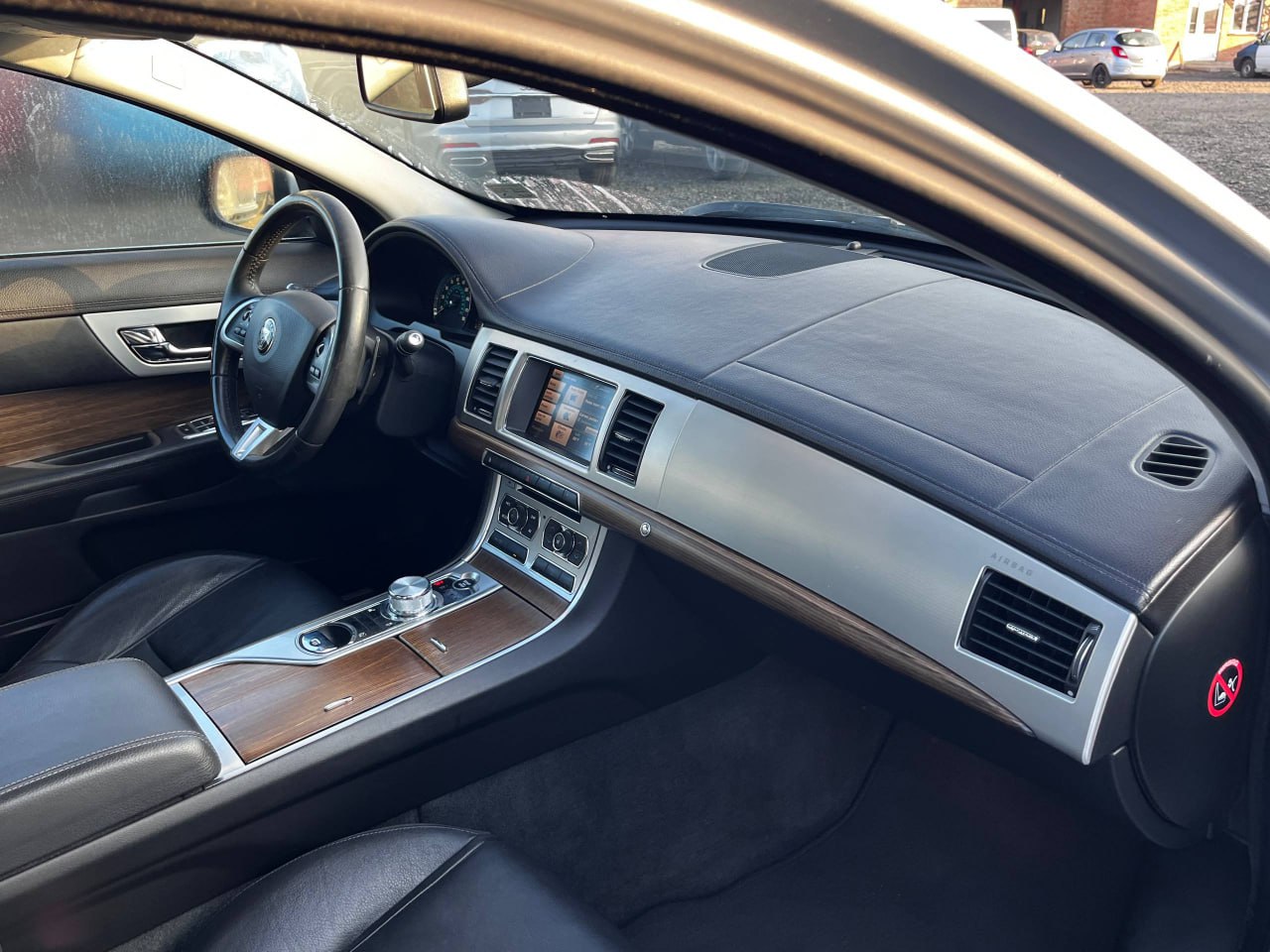 JAGUAR XF 2.0T PREMIUM 2015