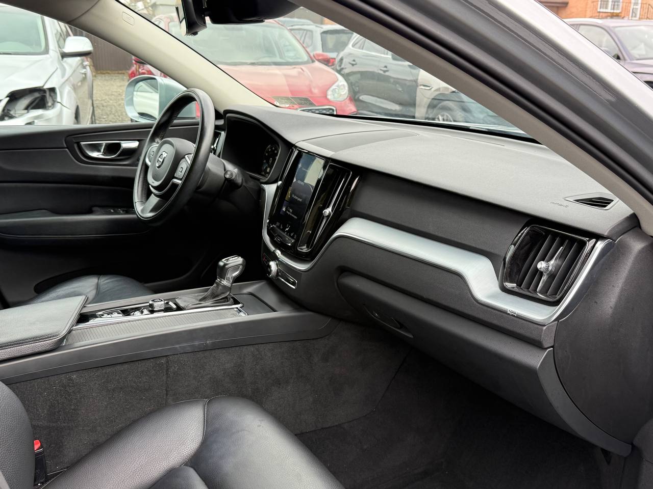 VOLVO XC60 T6 MOMENTUM 2018