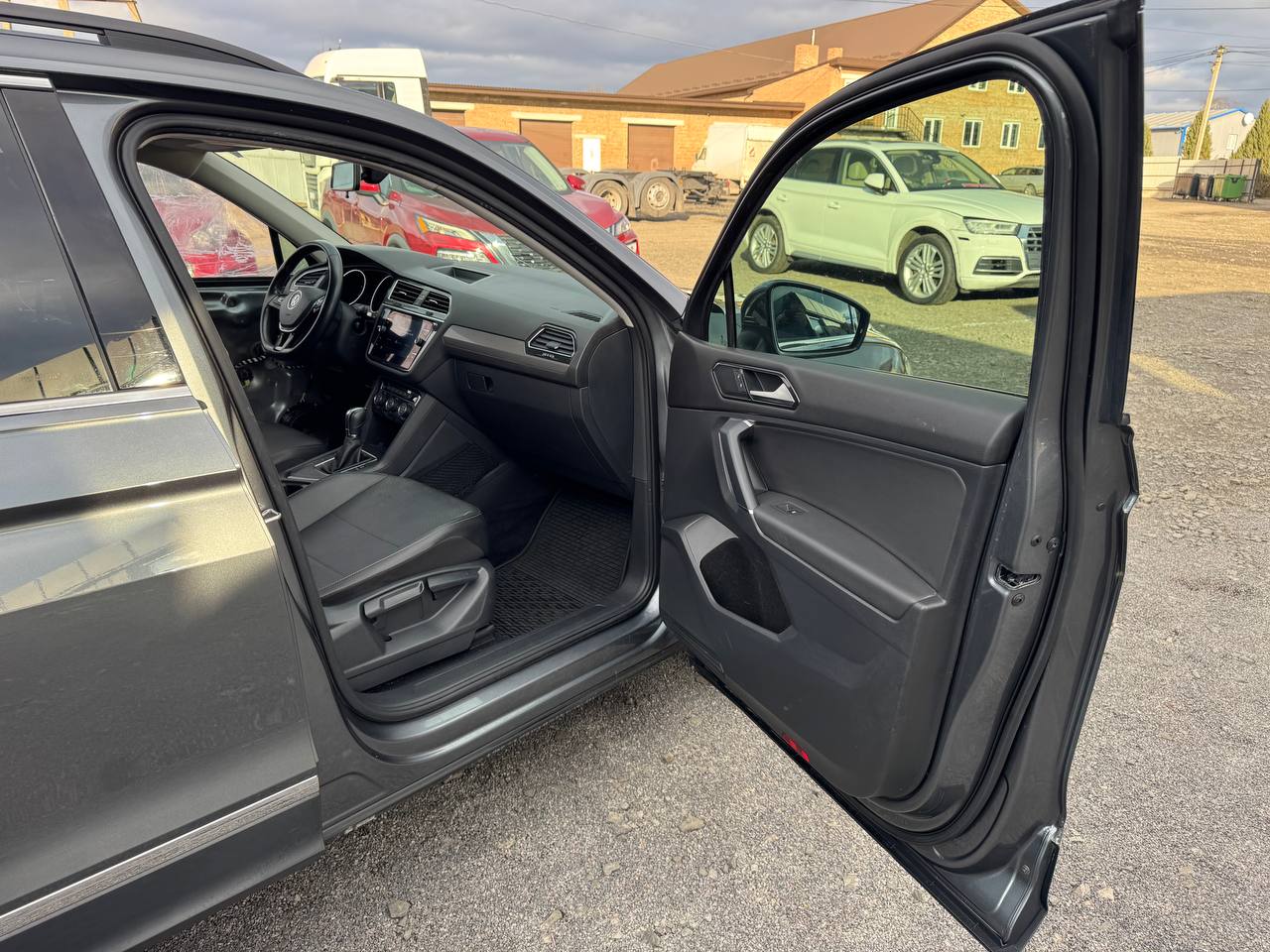 VOLKSWAGEN TIGUAN SE 2018