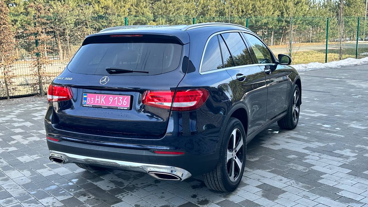 MERCEDES-BENZ GLC 300 2016
