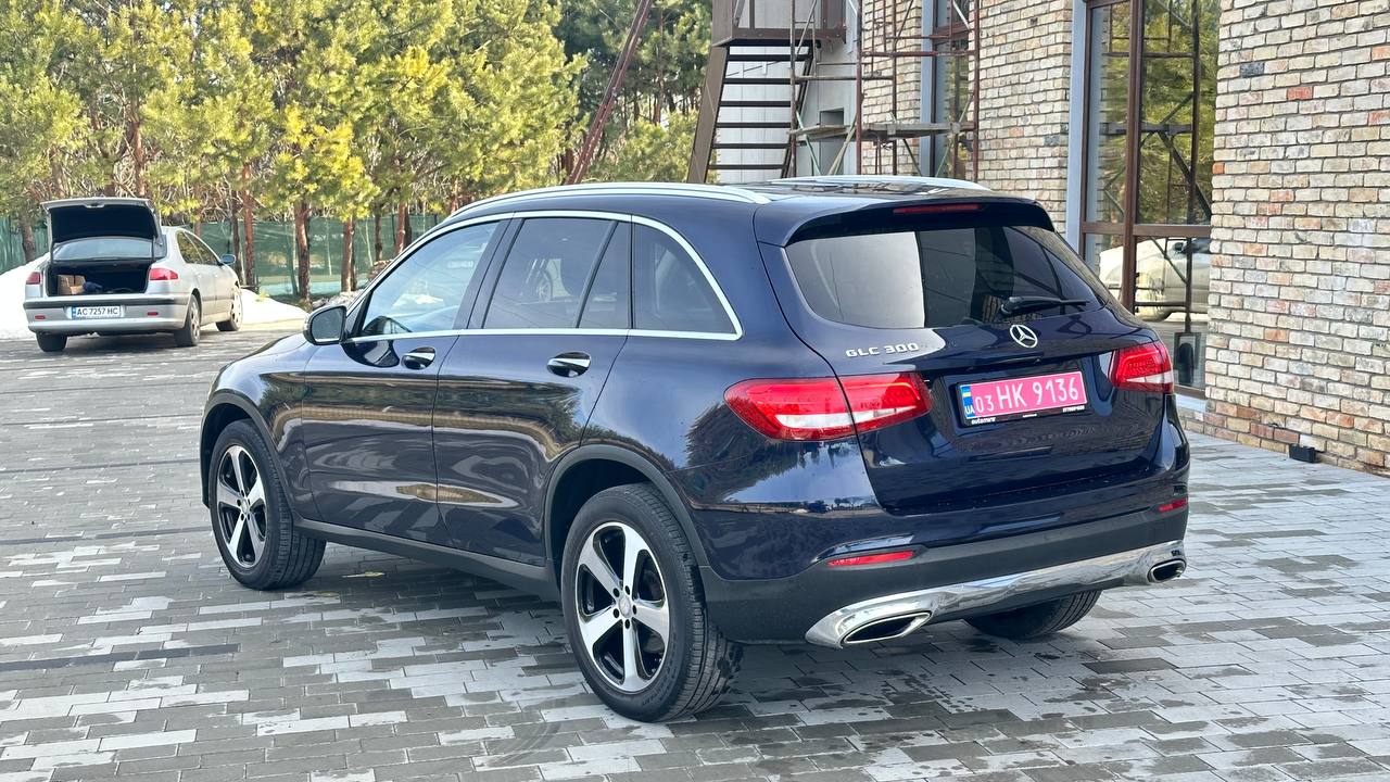 MERCEDES-BENZ GLC 300 2016