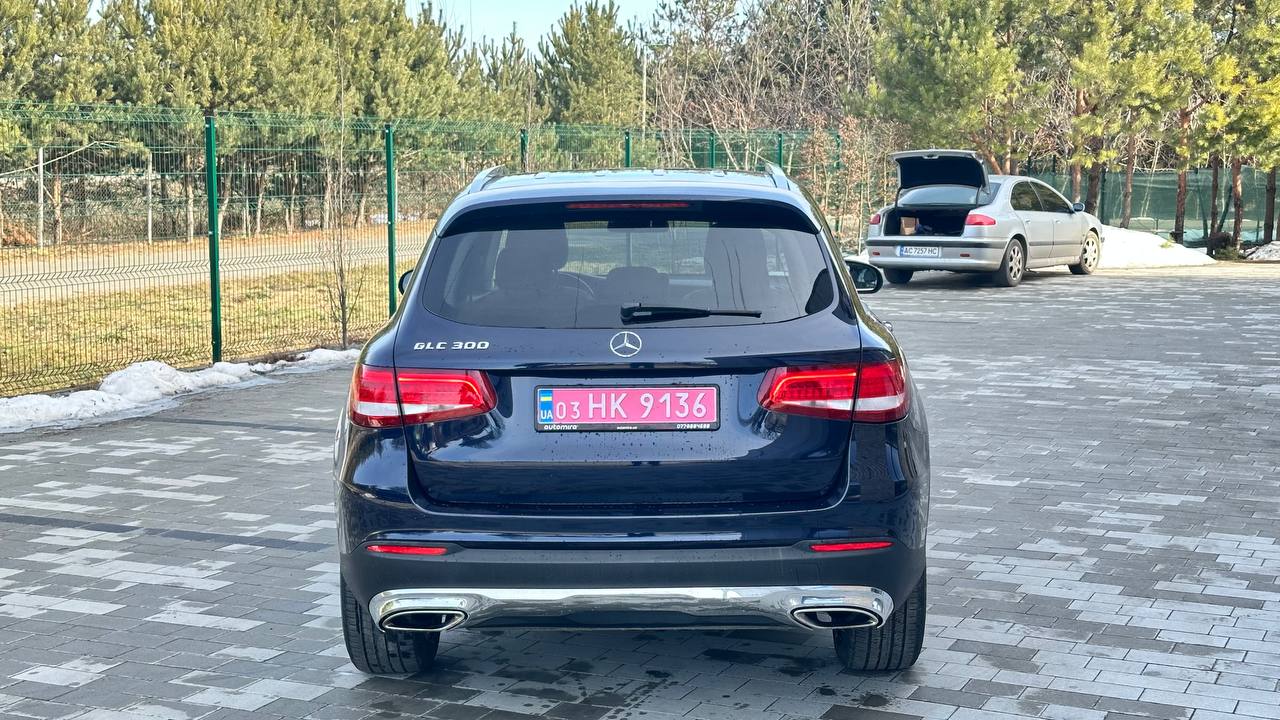MERCEDES-BENZ GLC 300 2016