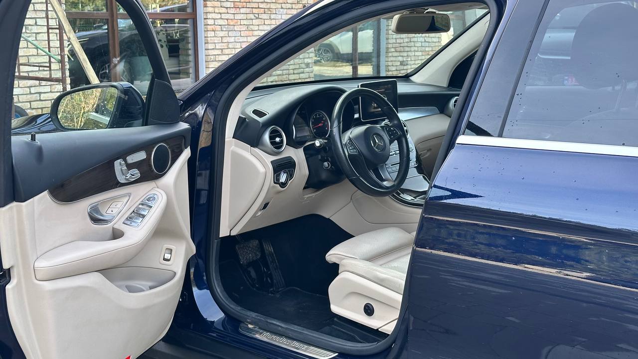 MERCEDES-BENZ GLC 300 2016