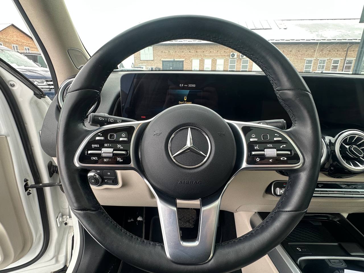 MERCEDES-BENZ EQB 300 4MATIC 2023