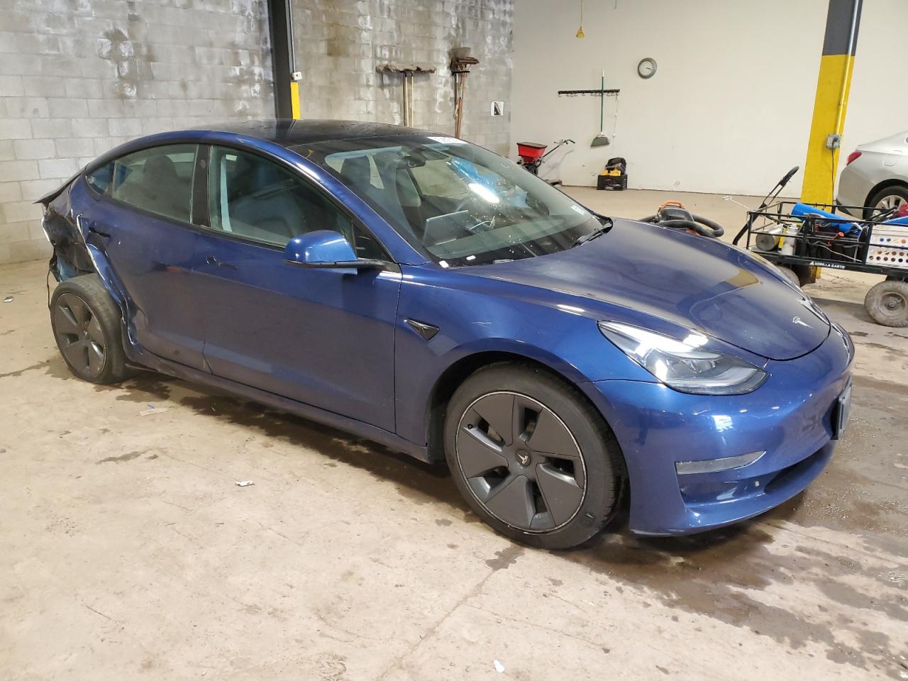 TESLA MODEL 3 2022