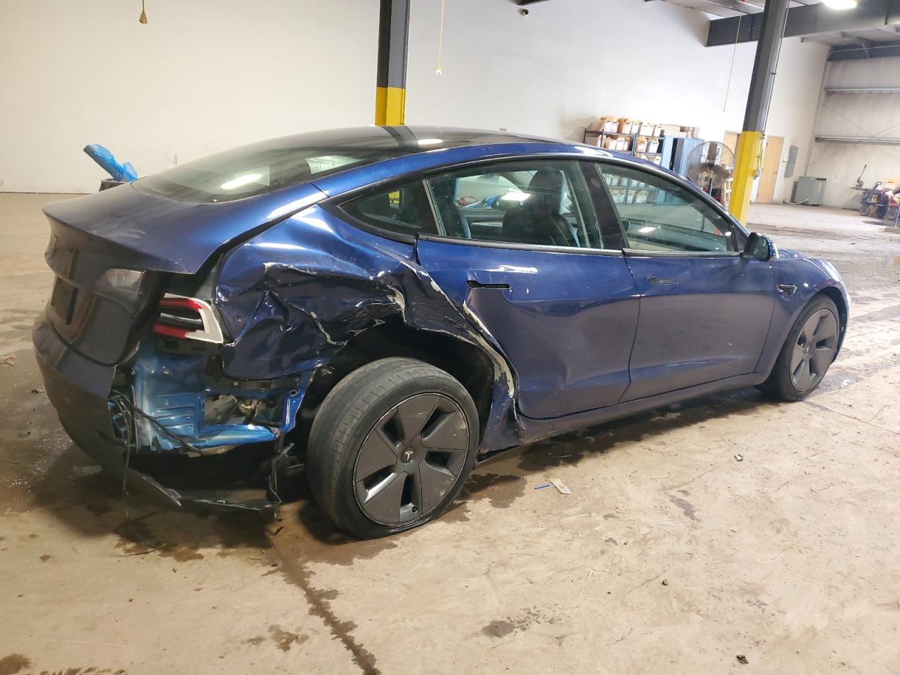 TESLA MODEL 3 2022