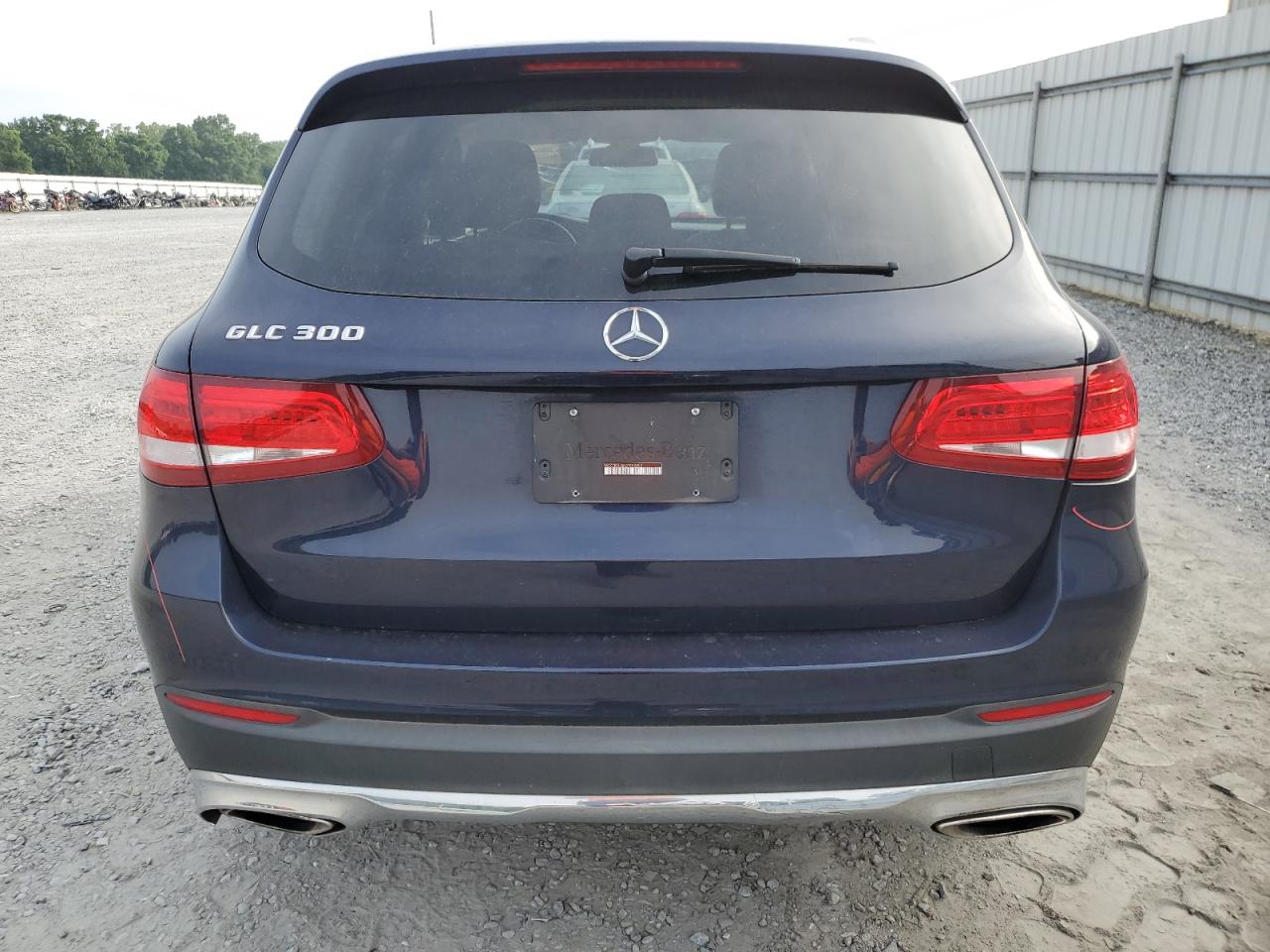 MERCEDES-BENZ GLC 300 2016