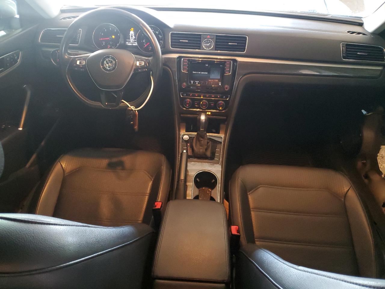 VOLKSWAGEN PASSAT SE 2017