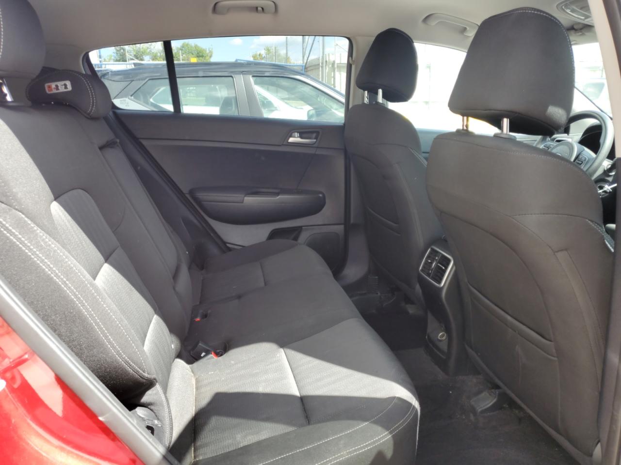 KIA SPORTAGE LX 2017