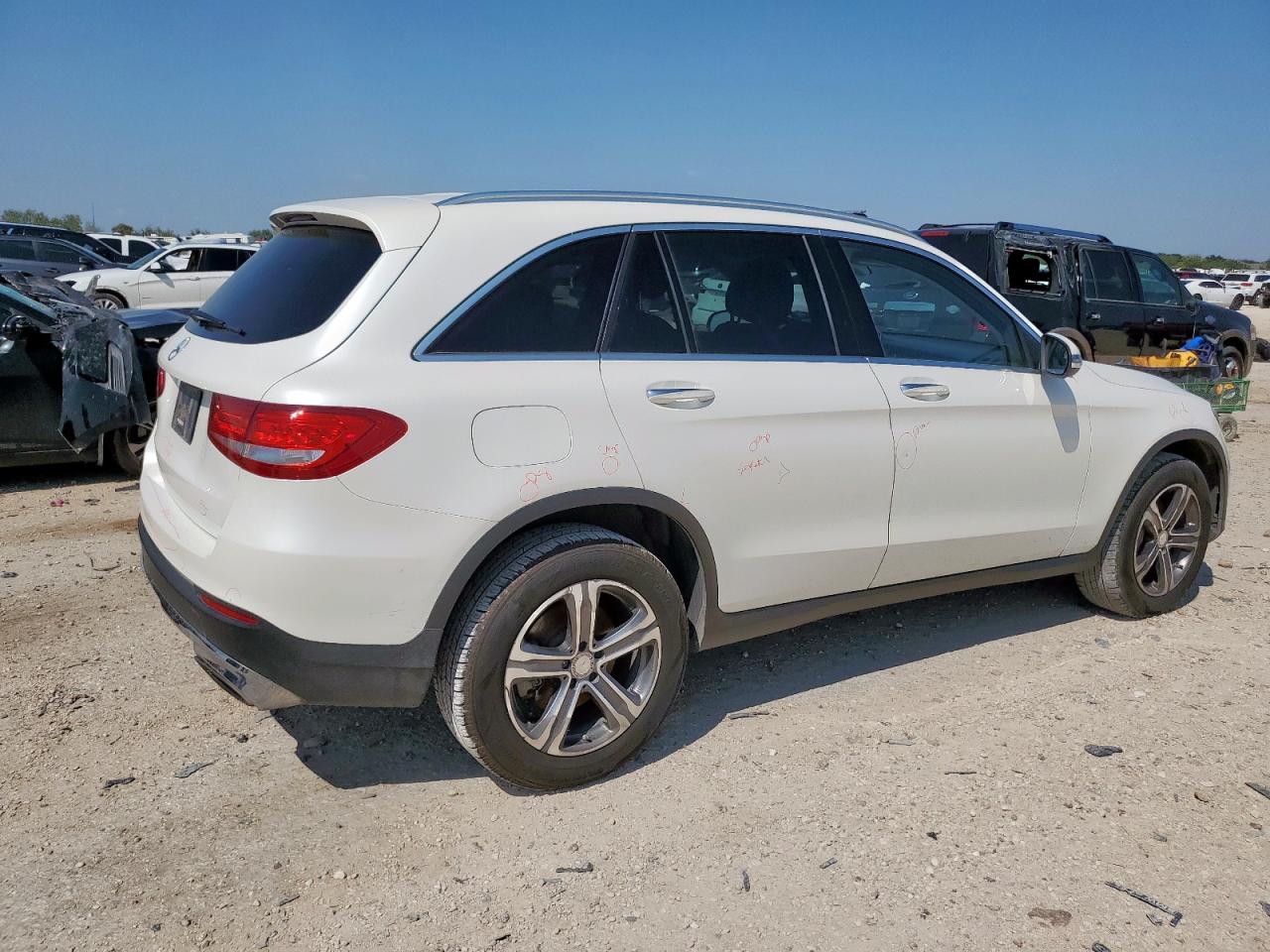 MERCEDES-BENZ GLC 300 2016