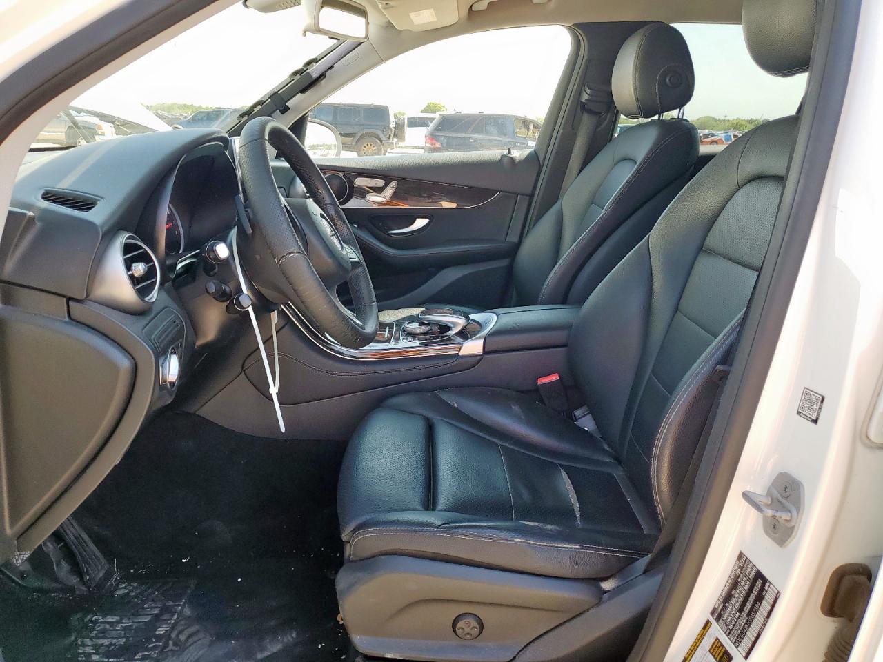 MERCEDES-BENZ GLC 300 2016