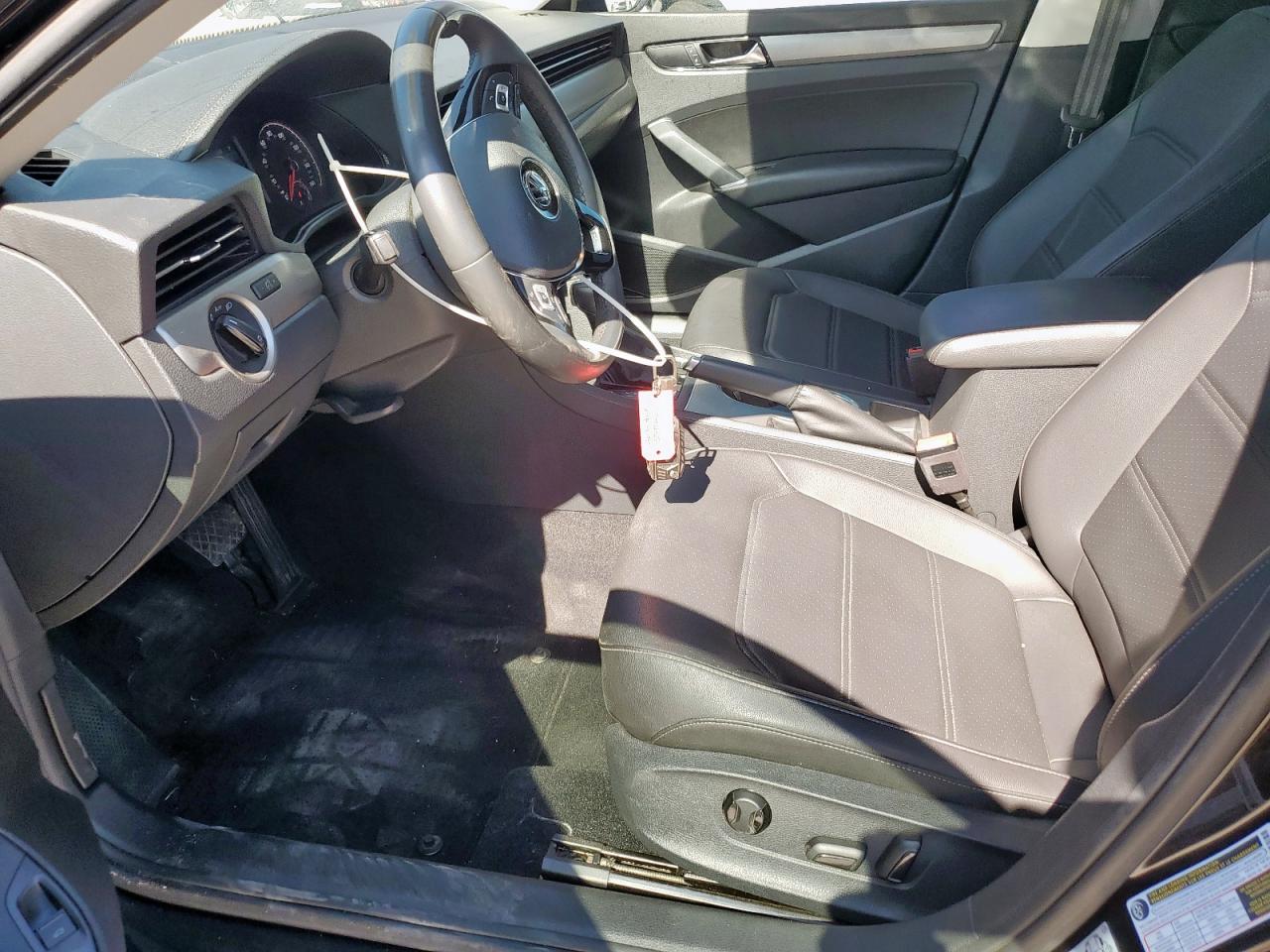 VOLKSWAGEN PASSAT SE 2021