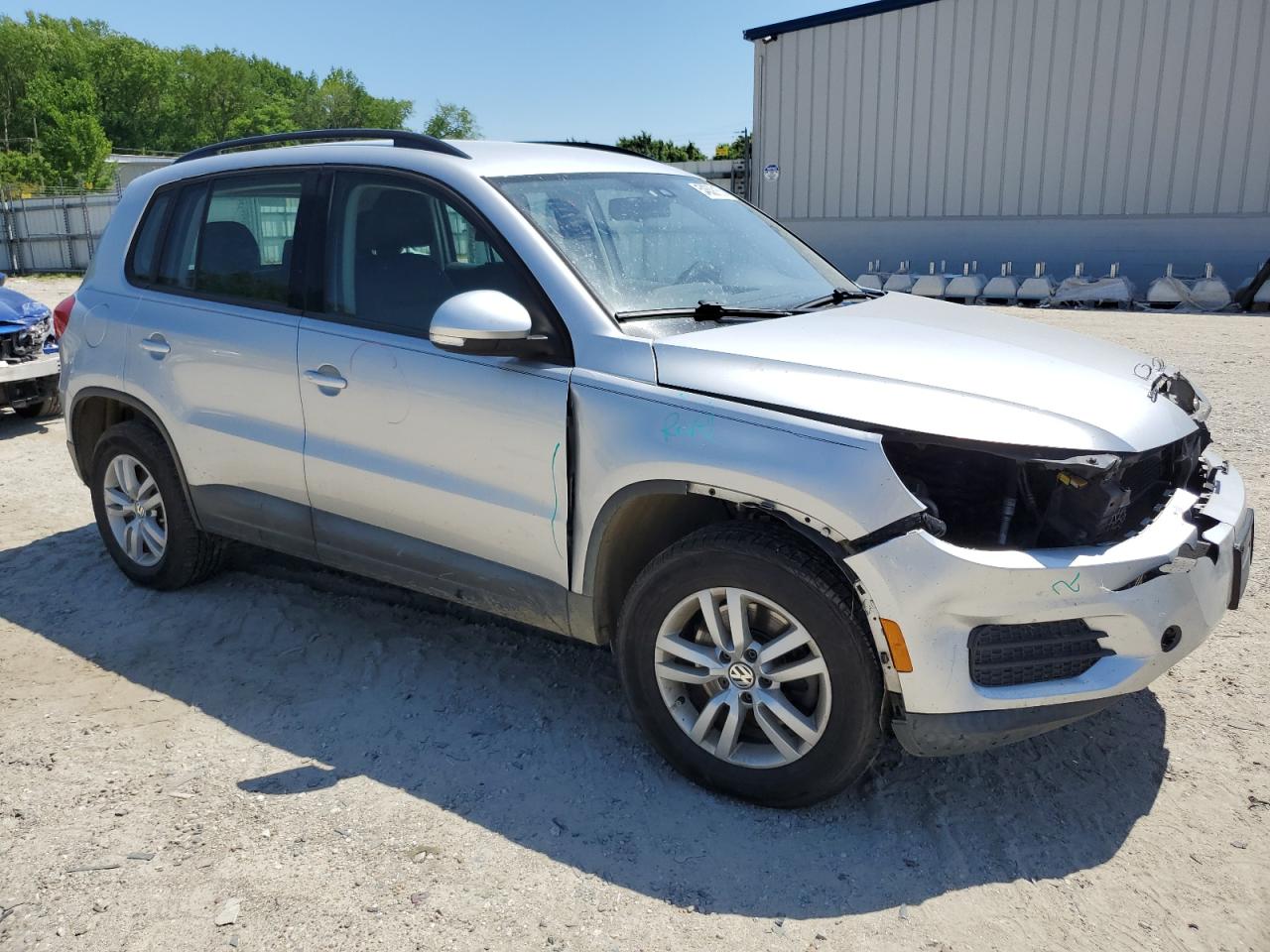 VOLKSWAGEN TIGUAN S 2016