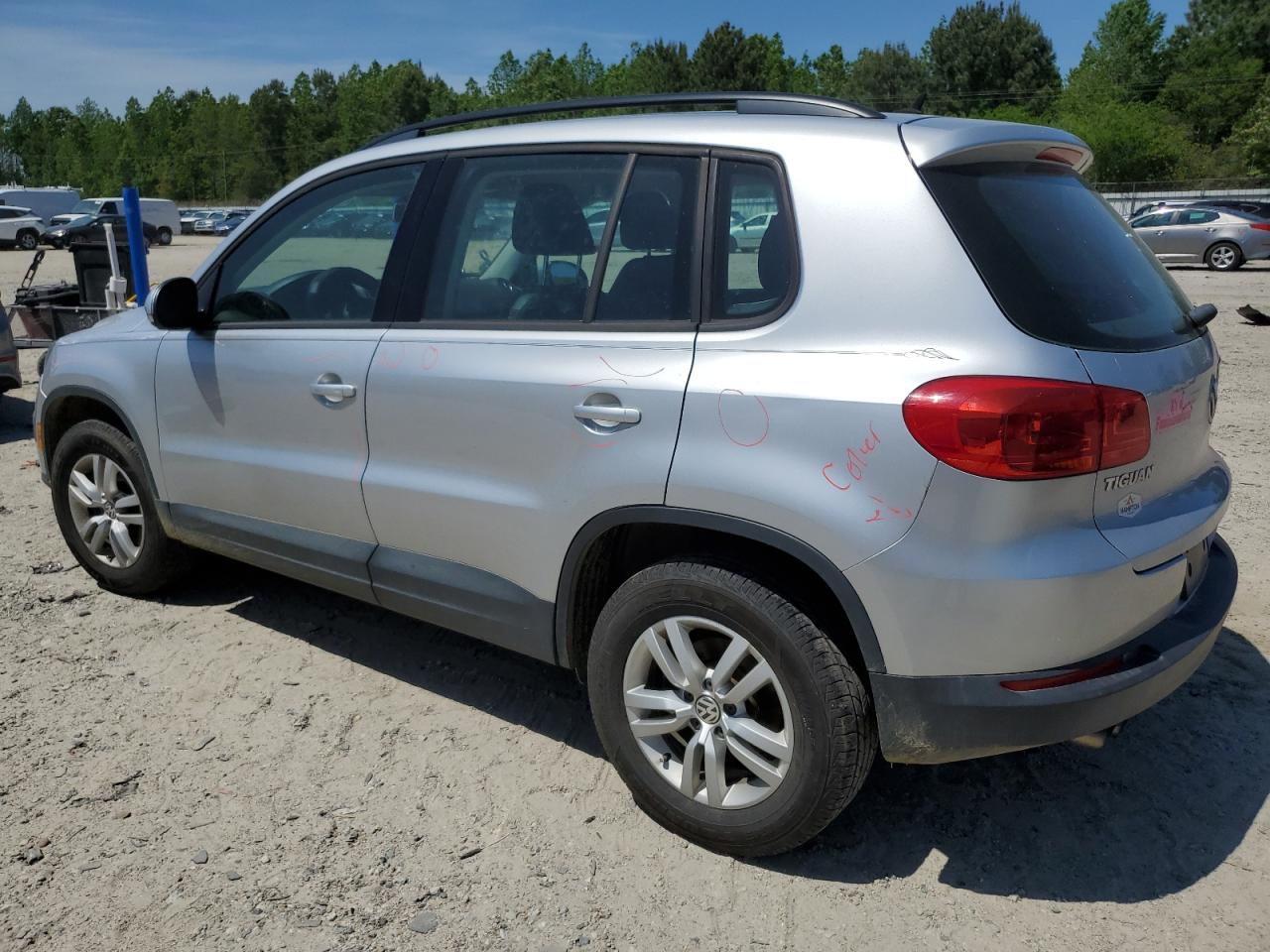 VOLKSWAGEN TIGUAN S 2016