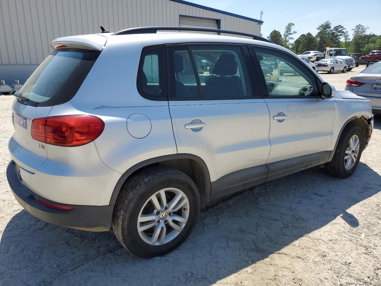 VOLKSWAGEN TIGUAN S 2016