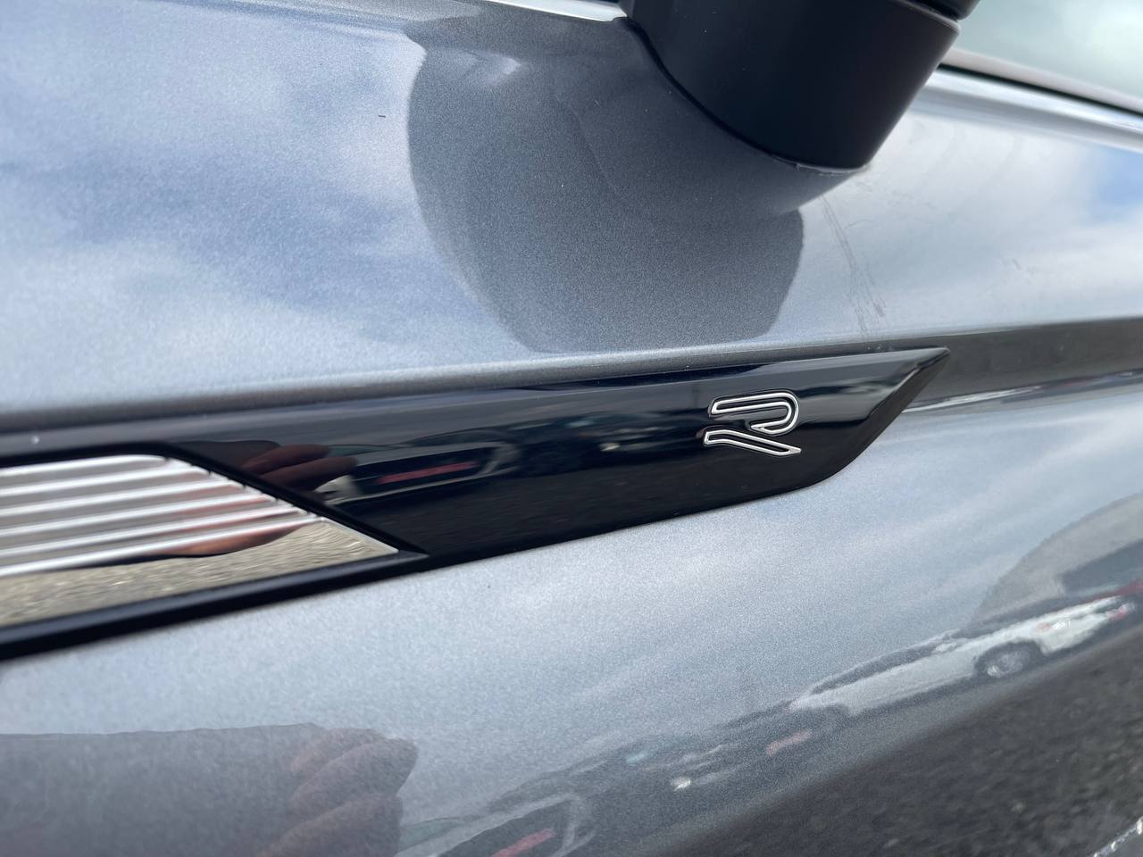 VOLKSWAGEN TIGUAN SE R-LINE BLACK 2023