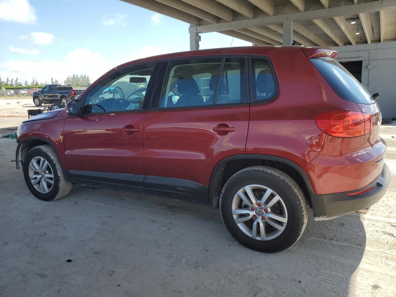 VOLKSWAGEN TIGUAN S 2014