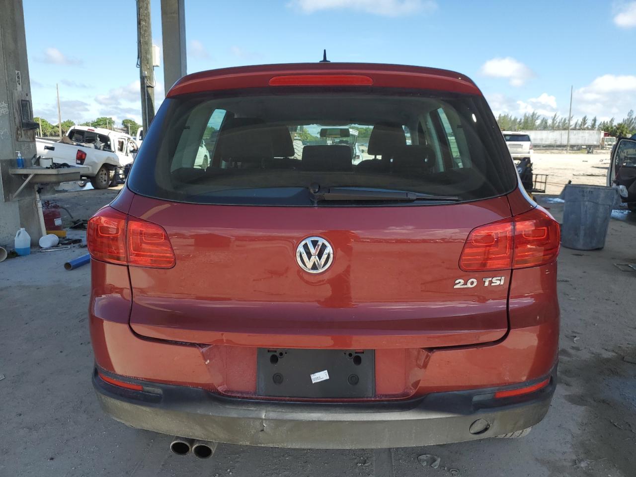 VOLKSWAGEN TIGUAN S 2014