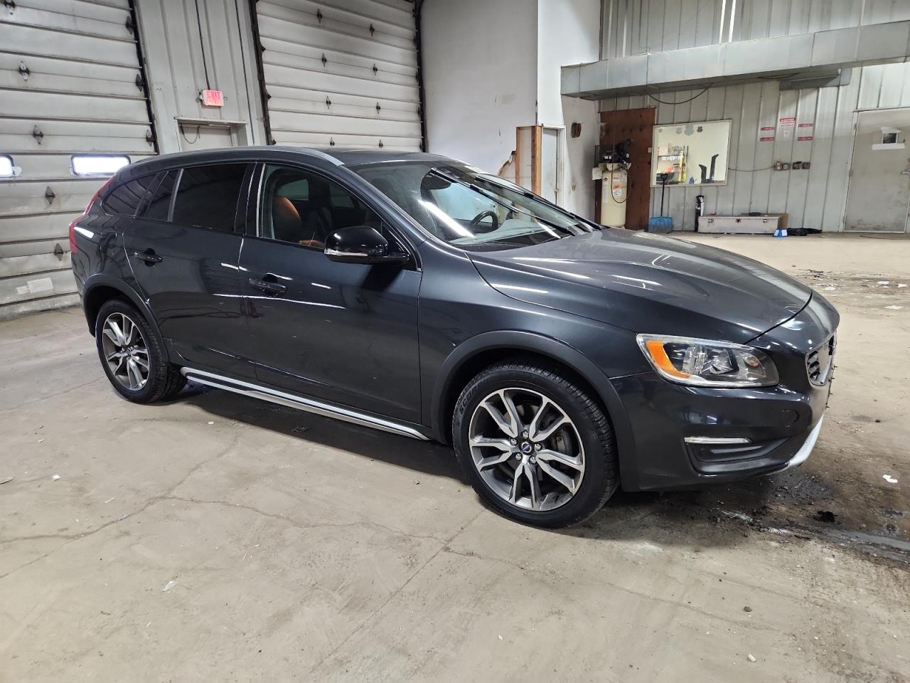 VOLVO V60 CROSS COUNTRY PREMIER 2015