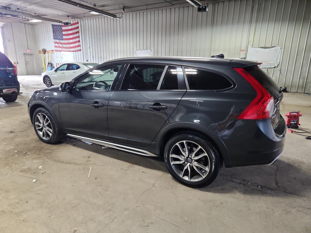 VOLVO V60 CROSS COUNTRY PREMIER 2015