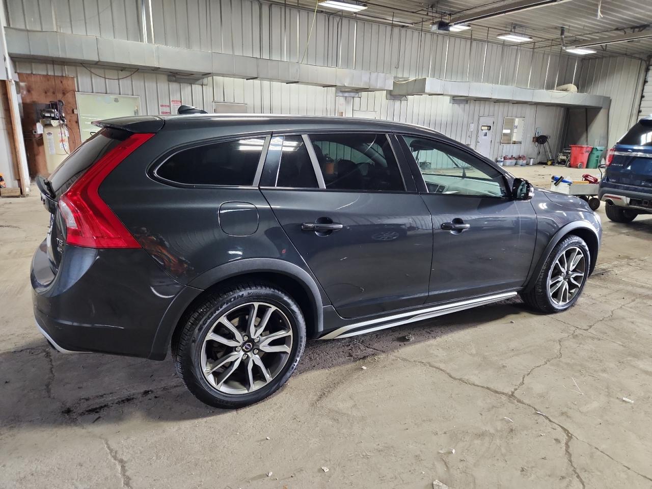 VOLVO V60 CROSS COUNTRY PREMIER 2015