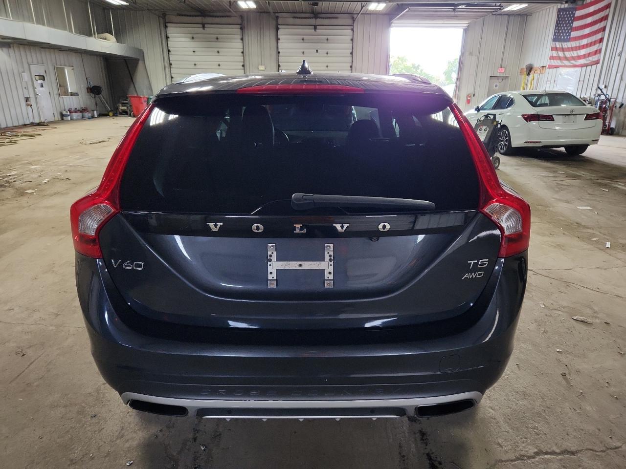 VOLVO V60 CROSS COUNTRY PREMIER 2015