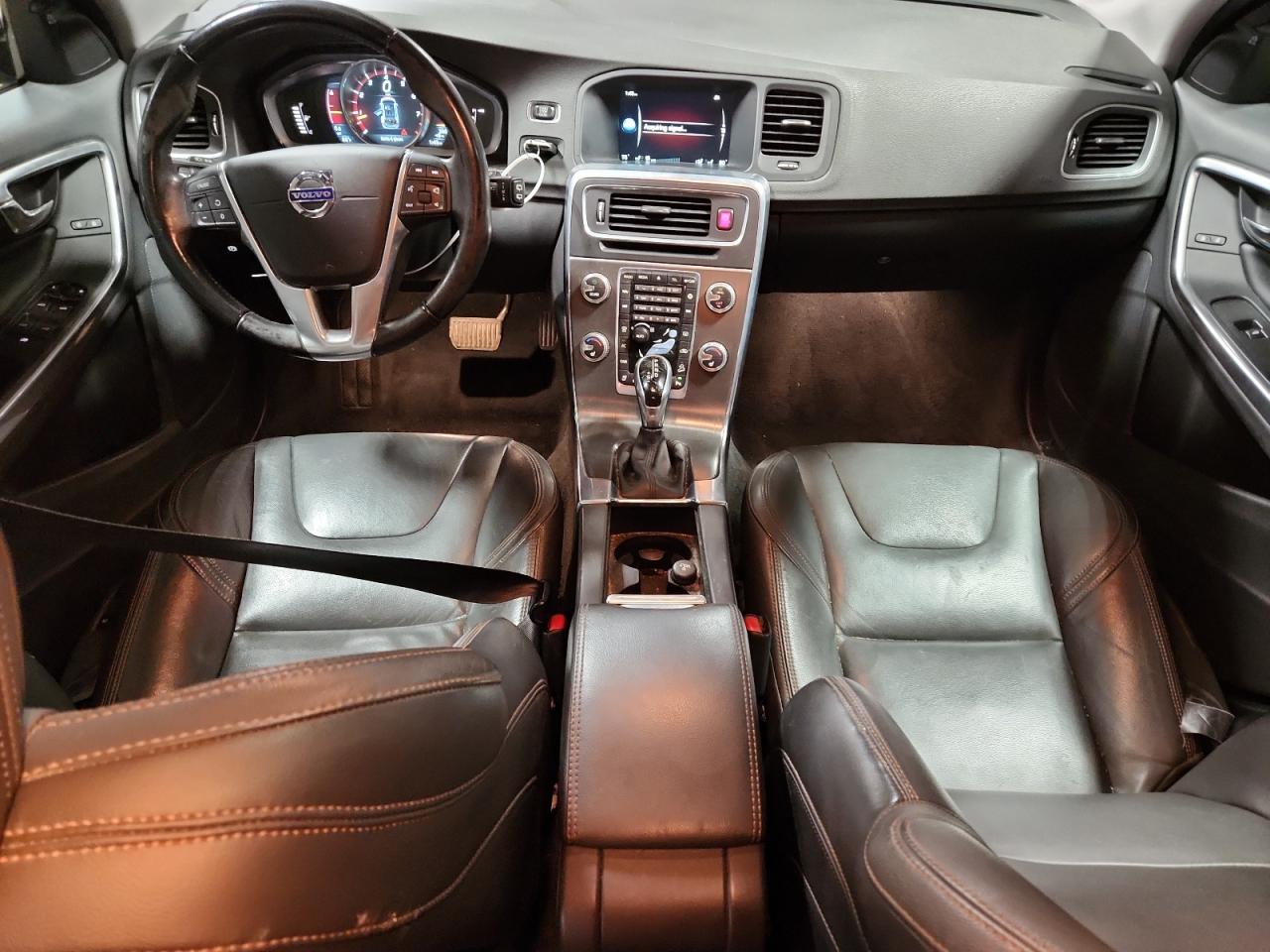 VOLVO V60 CROSS COUNTRY PREMIER 2015