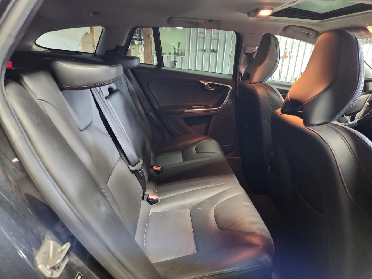 VOLVO V60 CROSS COUNTRY PREMIER 2015