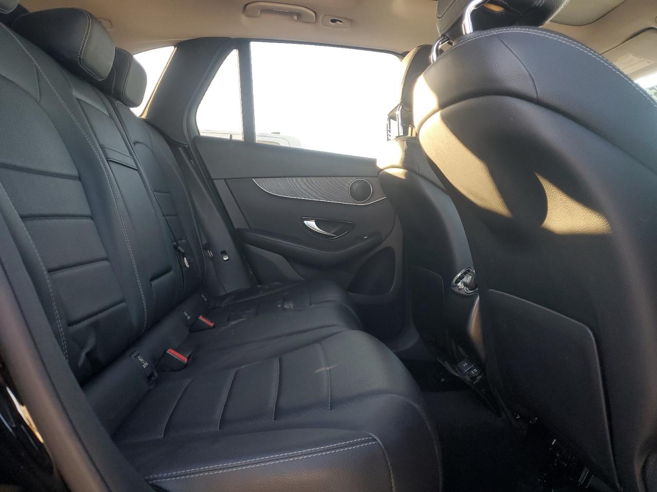 MERCEDES-BENZ GLC 300 2016