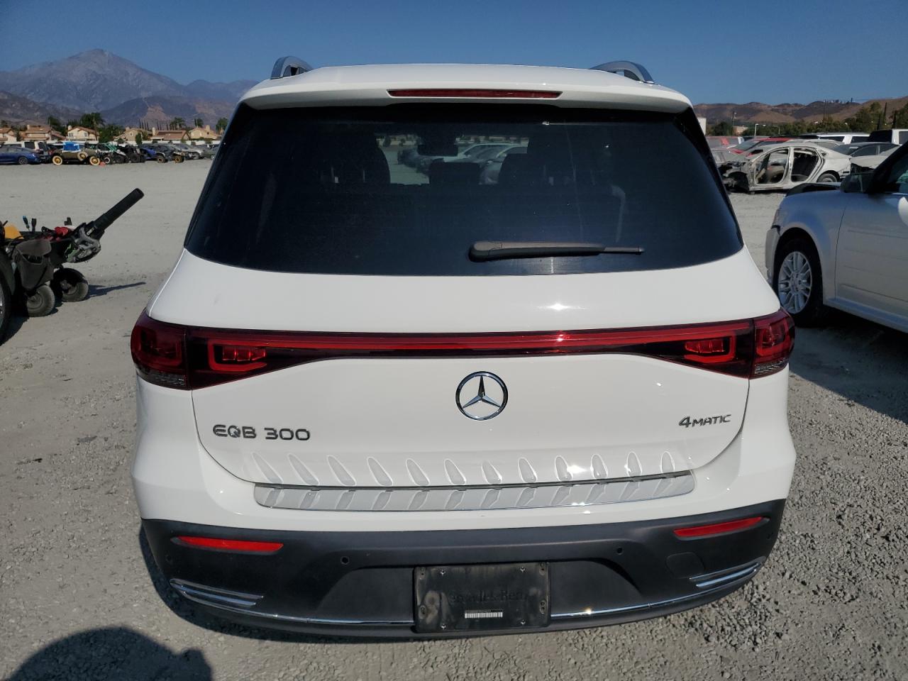 MERCEDES-BENZ EQB 300 4MATIC 2023