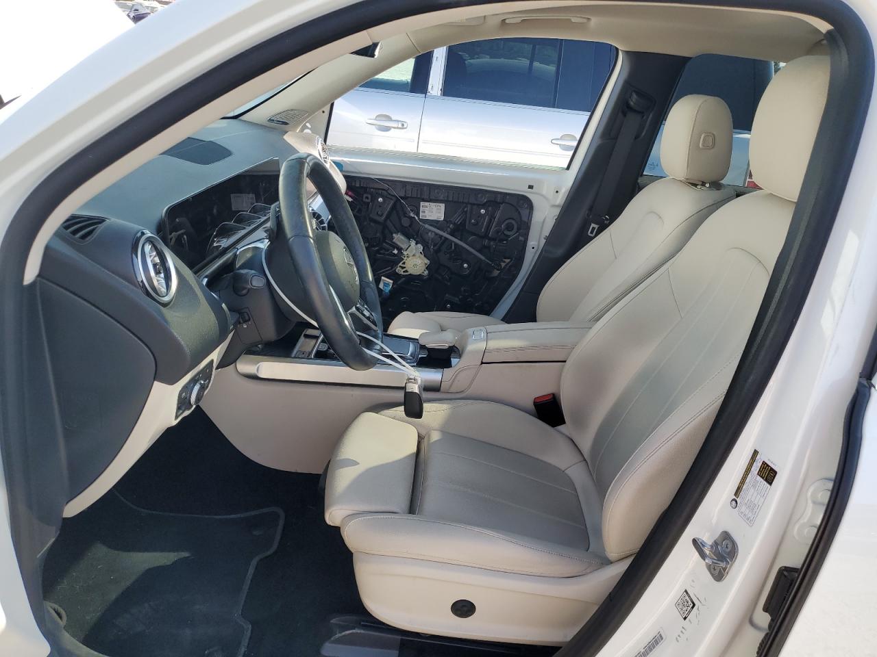 MERCEDES-BENZ EQB 300 4MATIC 2023