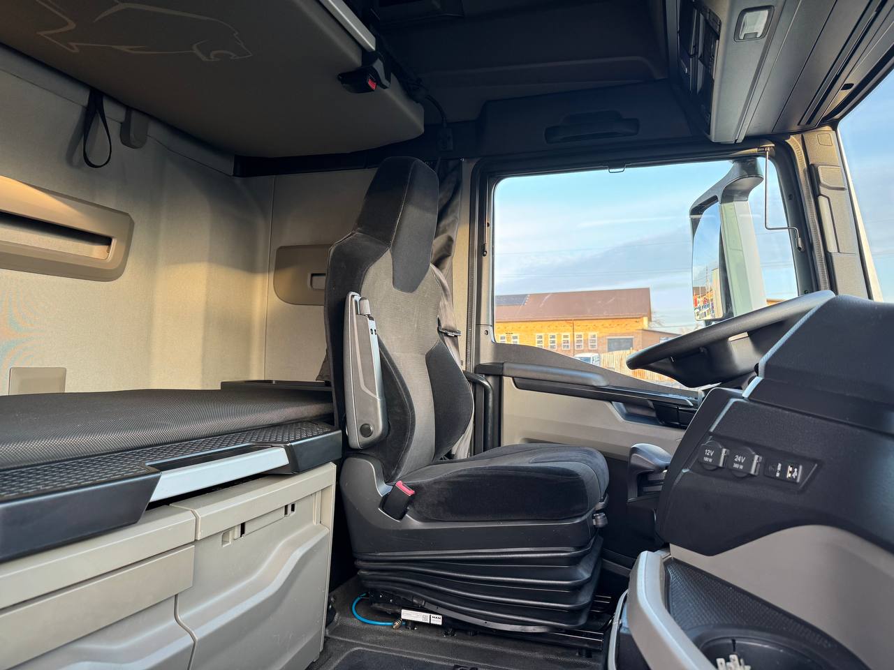 Контейнеровоз MAN TGX 26.510