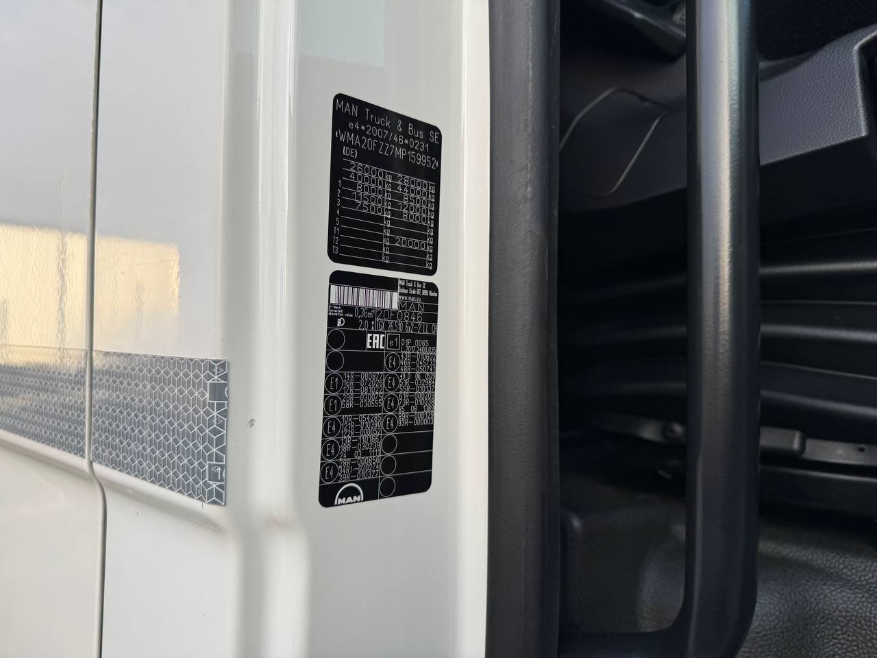 Контейнеровоз MAN TGX 26.510