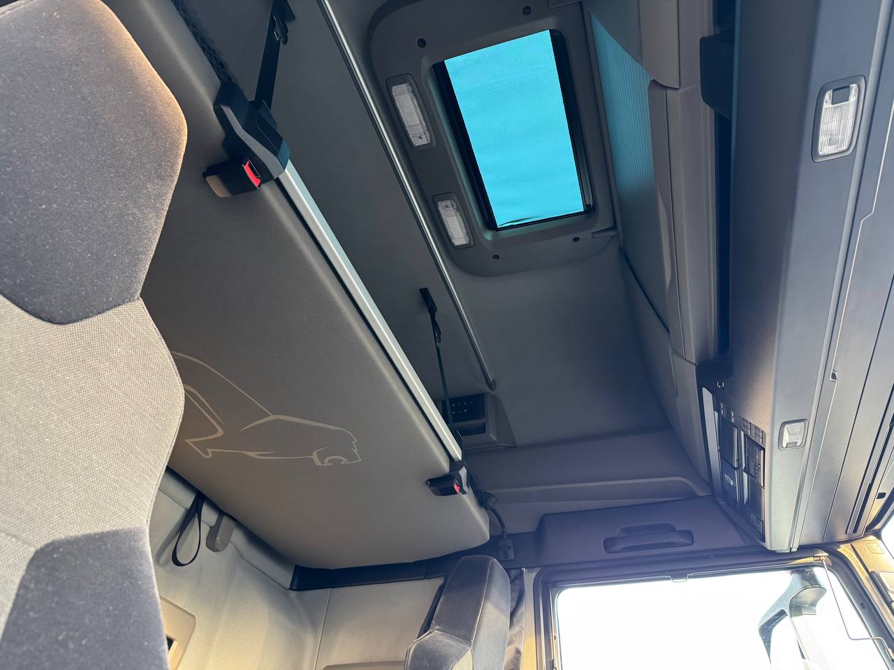 Контейнеровоз MAN TGX 26.510