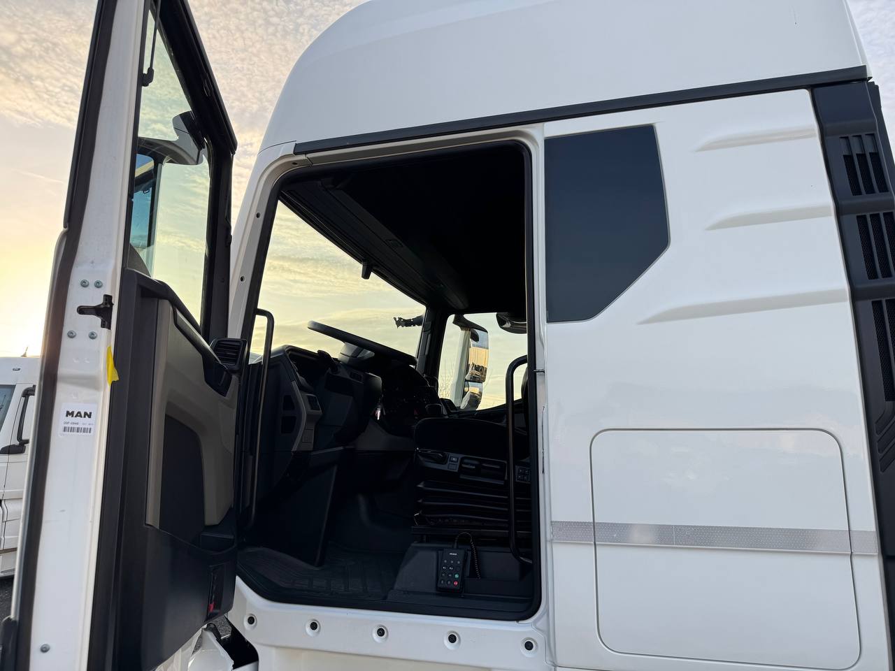 Контейнеровоз MAN TGX 26.510