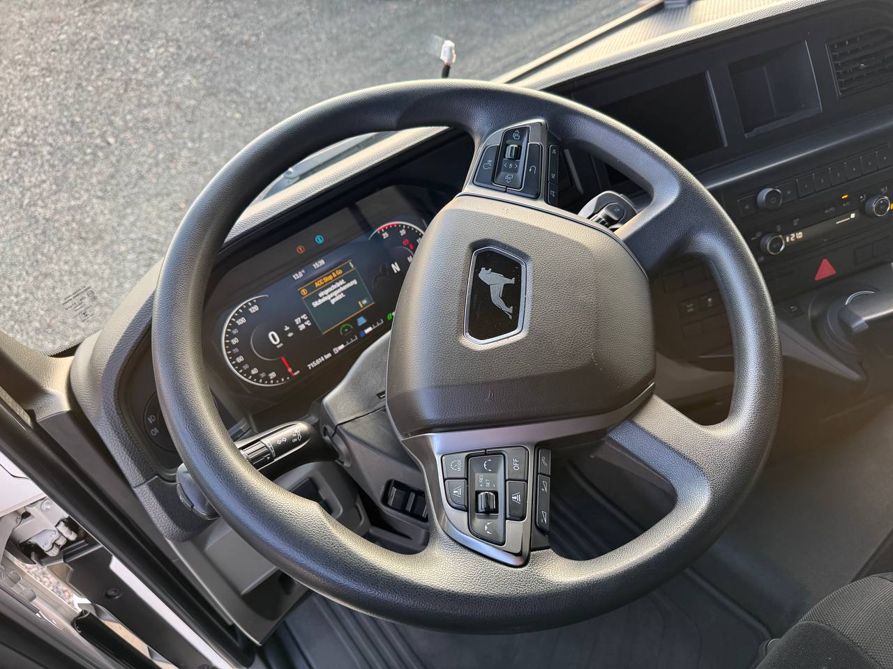 Контейнеровоз MAN TGX 26.510