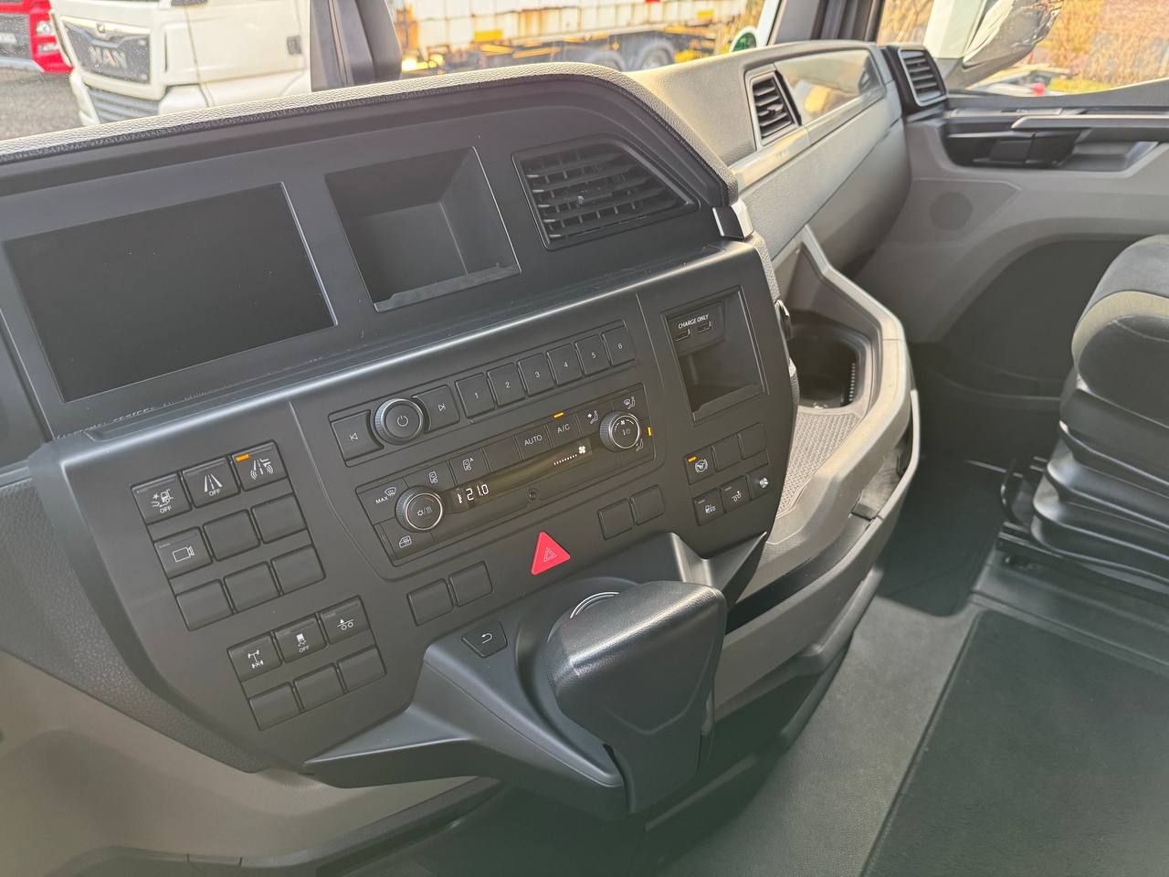 Контейнеровоз MAN TGX 26.510