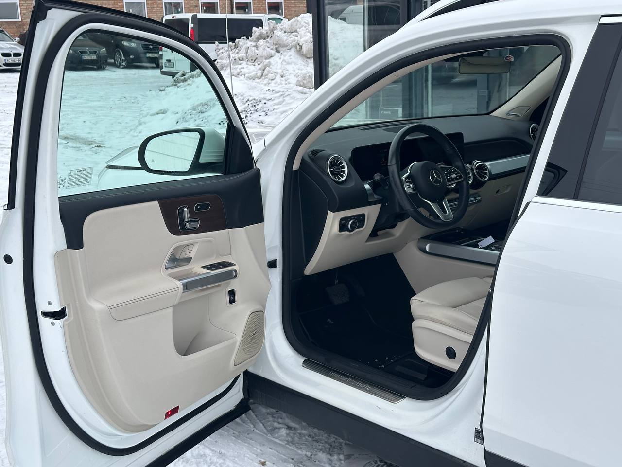 MERCEDES-BENZ EQB 300 4MATIC 2023