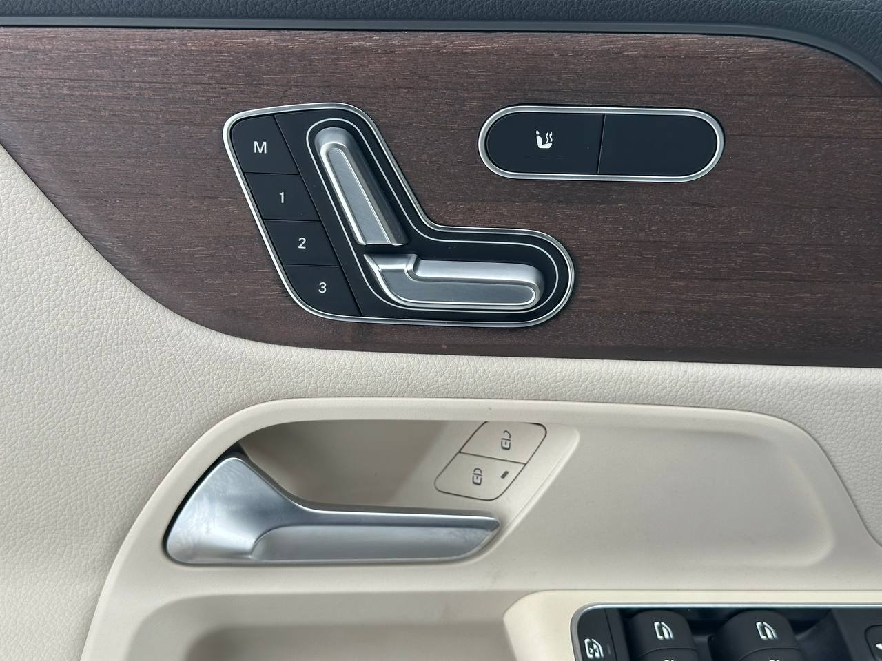 MERCEDES-BENZ EQB 300 4MATIC 2023