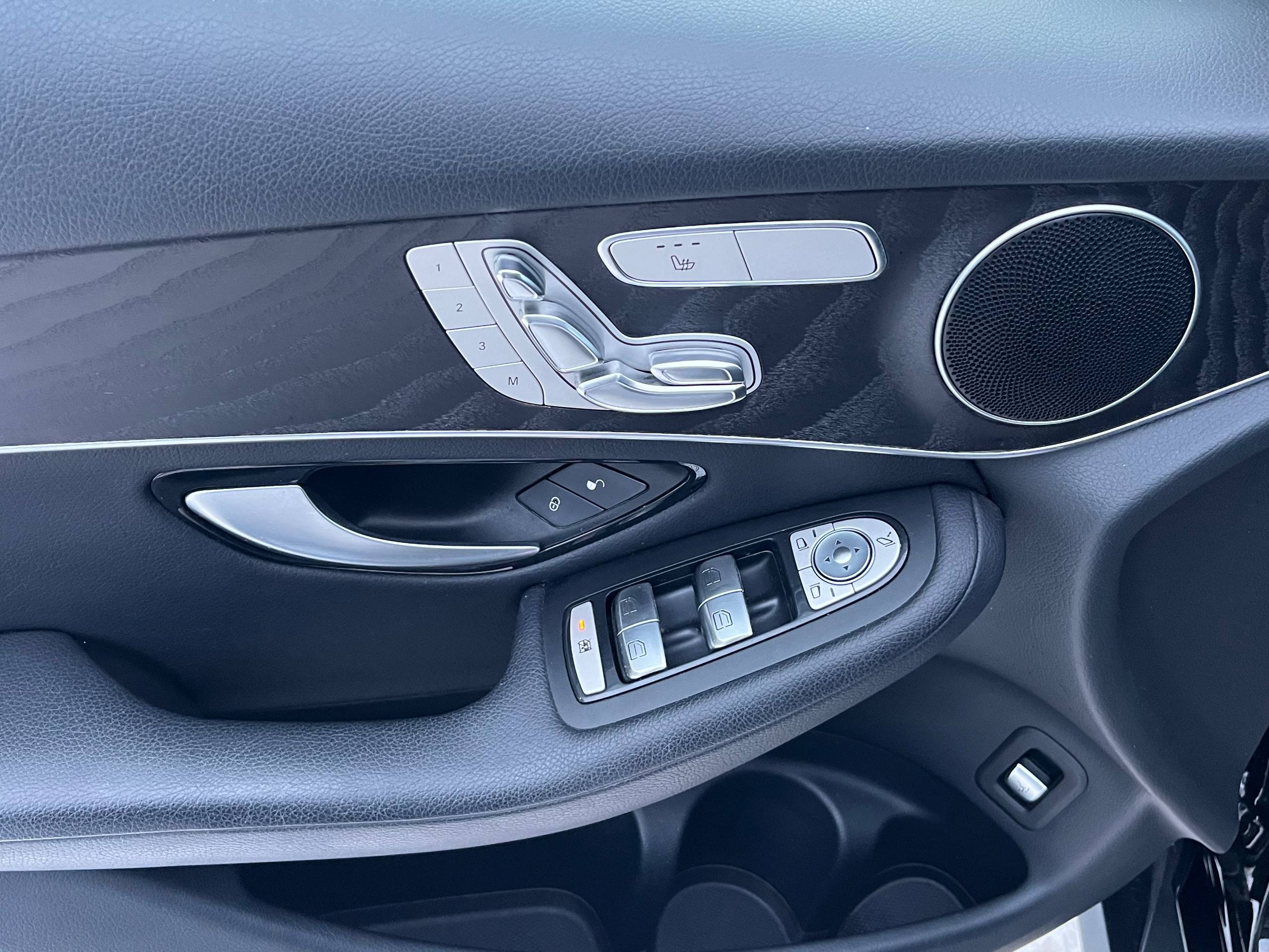 MERCEDES-BENZ GLC 300 2016