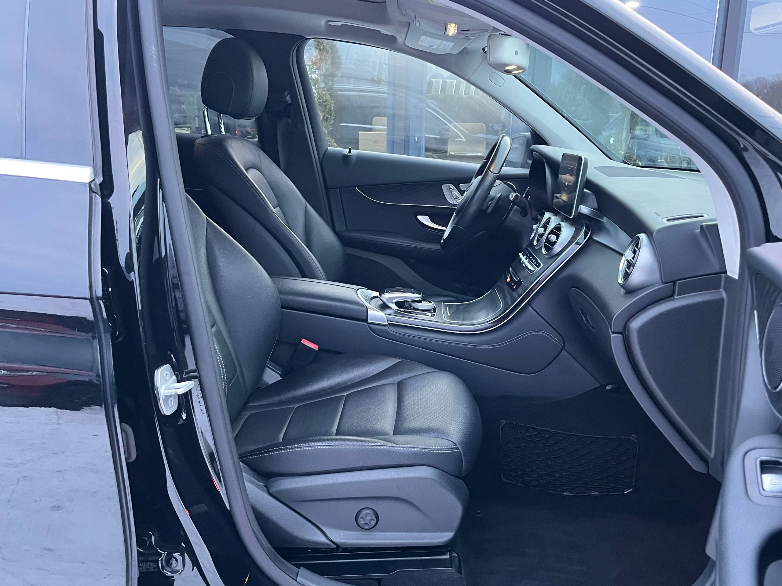 MERCEDES-BENZ GLC 300 2016