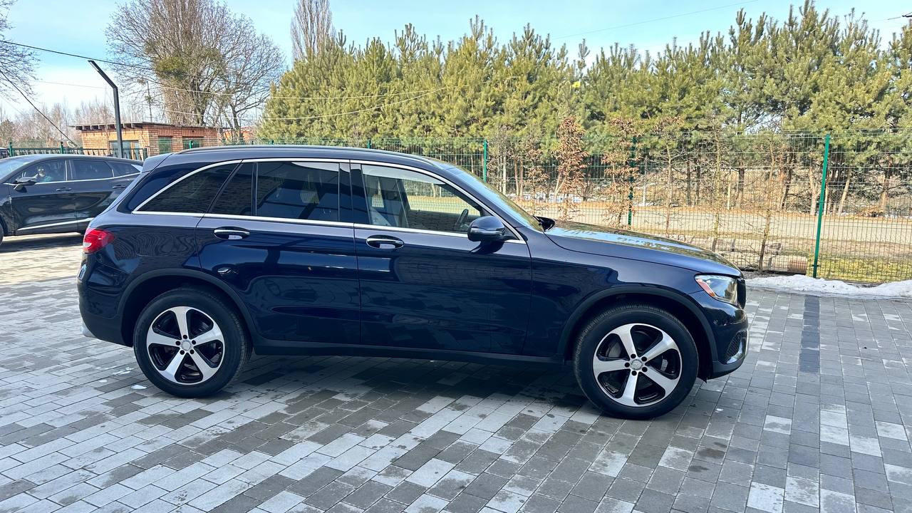 MERCEDES-BENZ GLC 300 2016