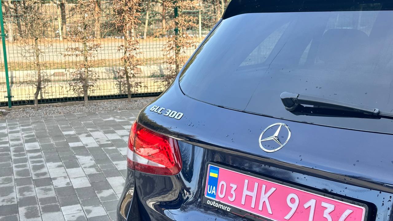 MERCEDES-BENZ GLC 300 2016