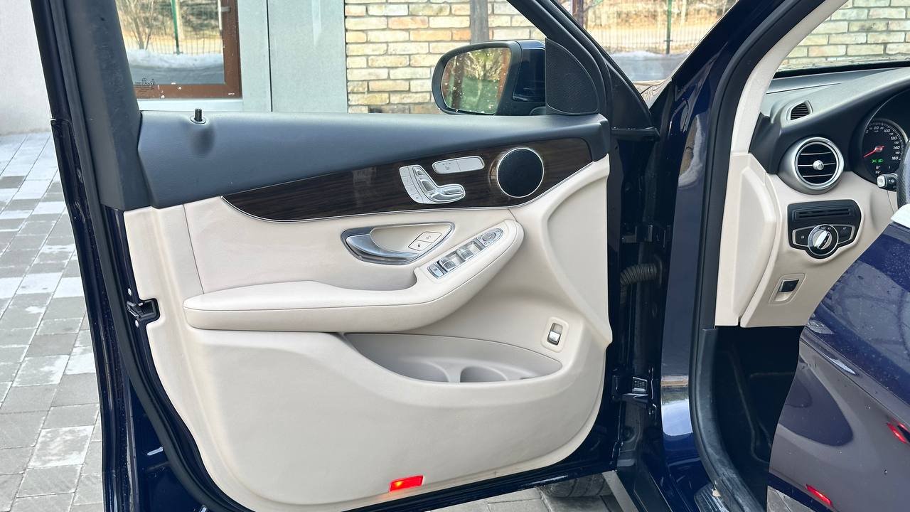 MERCEDES-BENZ GLC 300 2016