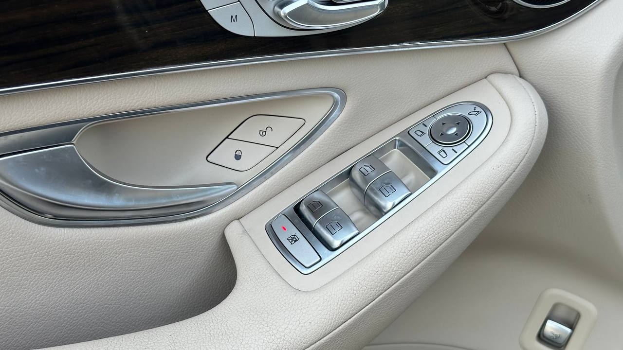 MERCEDES-BENZ GLC 300 2016