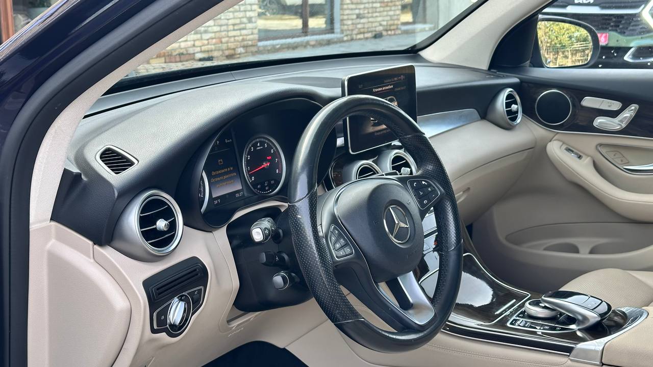 MERCEDES-BENZ GLC 300 2016