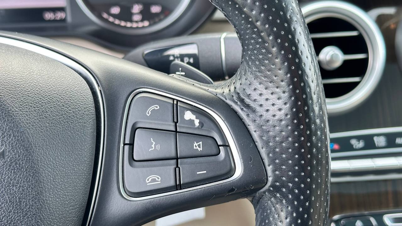 MERCEDES-BENZ GLC 300 2016