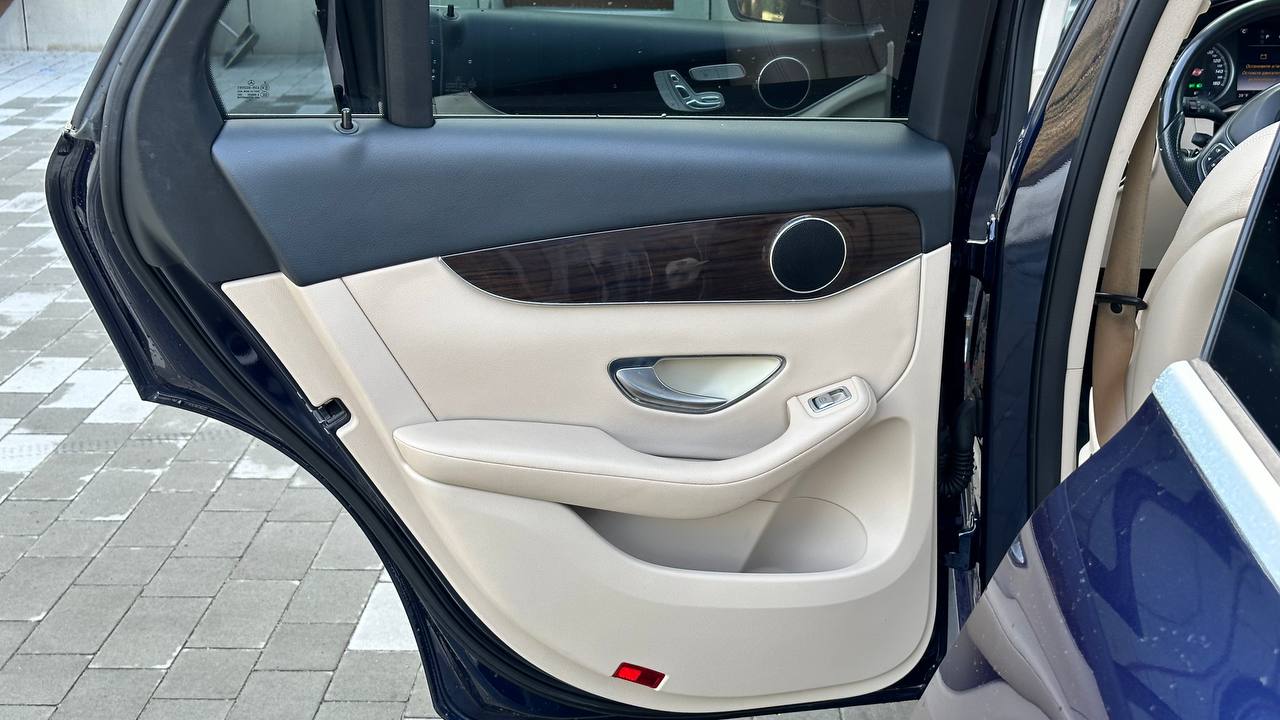 MERCEDES-BENZ GLC 300 2016