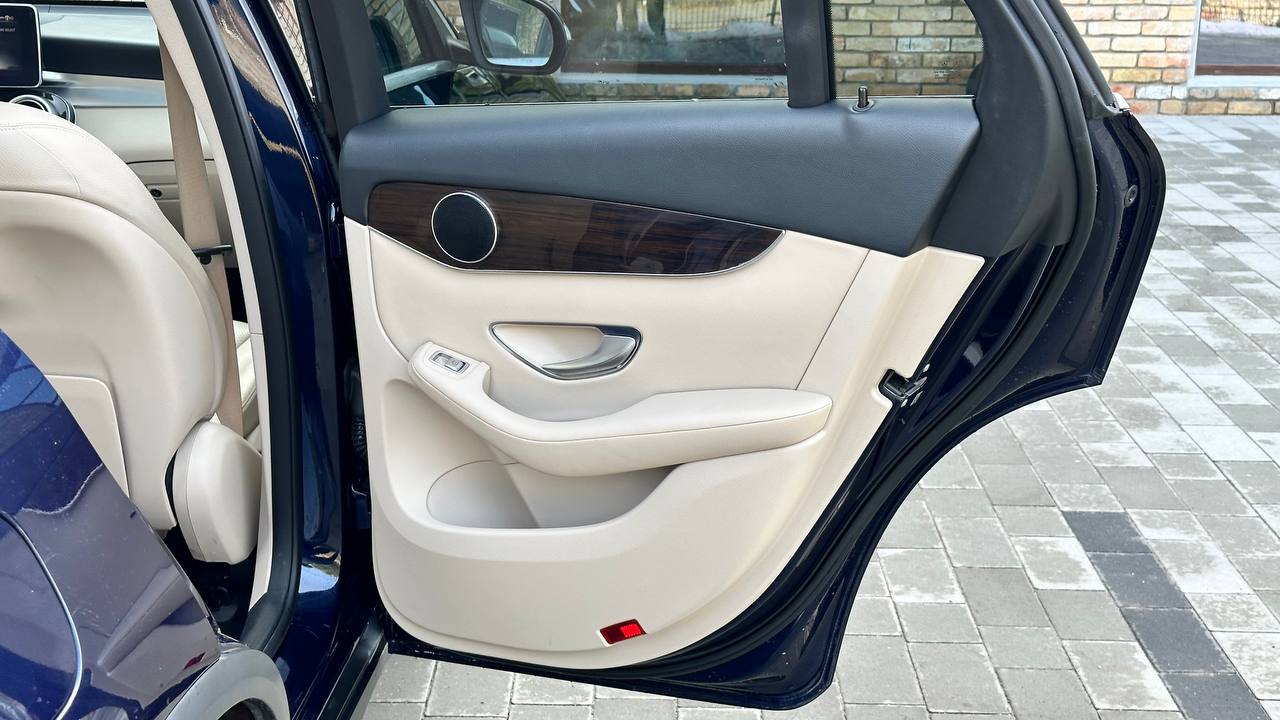 MERCEDES-BENZ GLC 300 2016